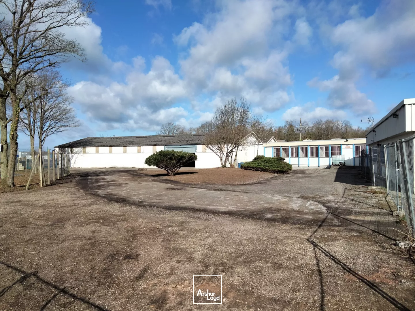 Locaux d'activité à vendre à SYLVAINS LES MOULINS 27240