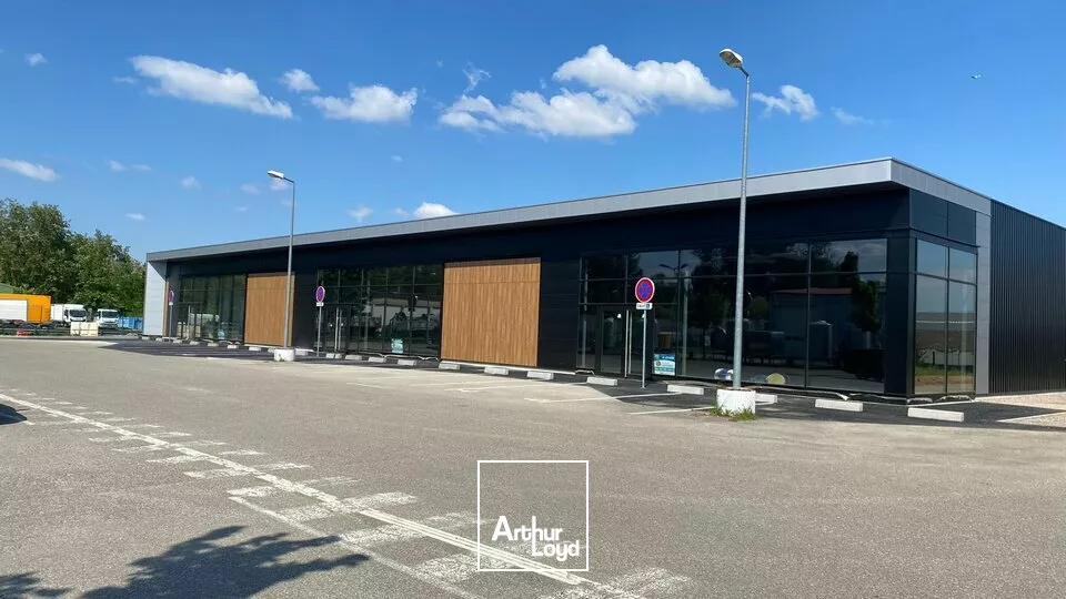 LOCAL COMMERCIAL à LOUER de 1266 m²