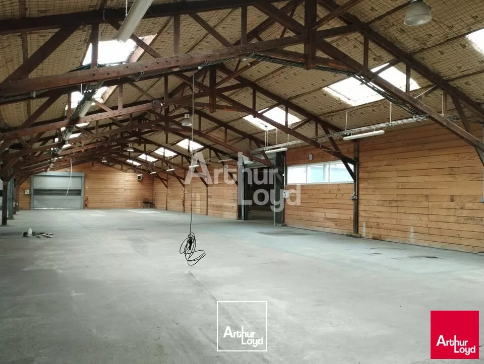 LE RHEU - LOCAL D'ACTIVITE INDEPENDANT A LOUER - 2 180 m²