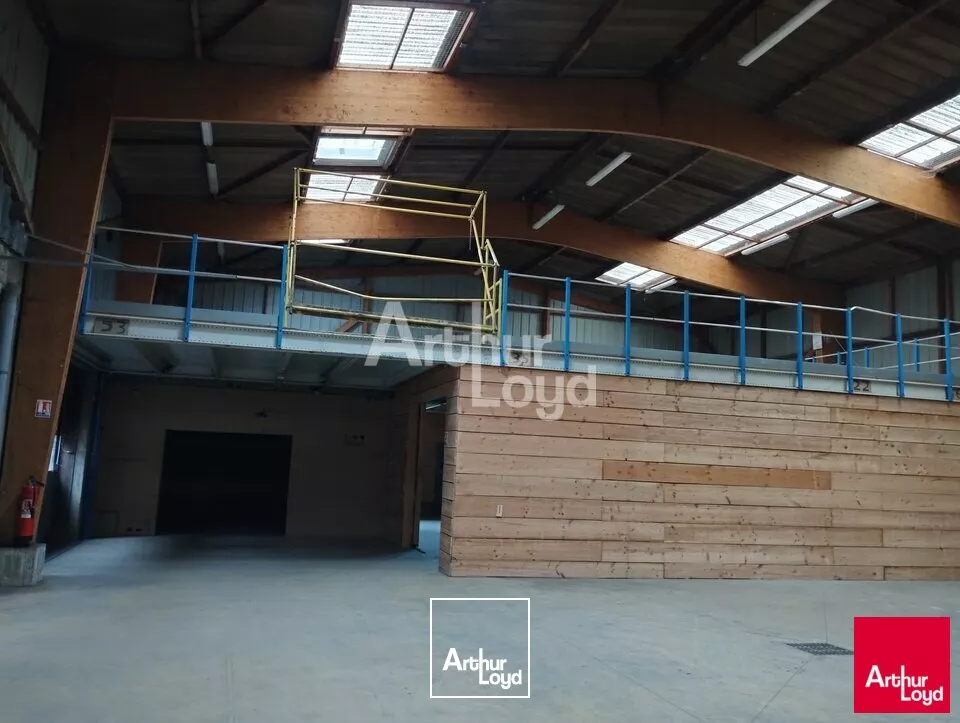 LE RHEU - LOCAL D'ACTIVITE INDEPENDANT A LOUER - 2 180 m²