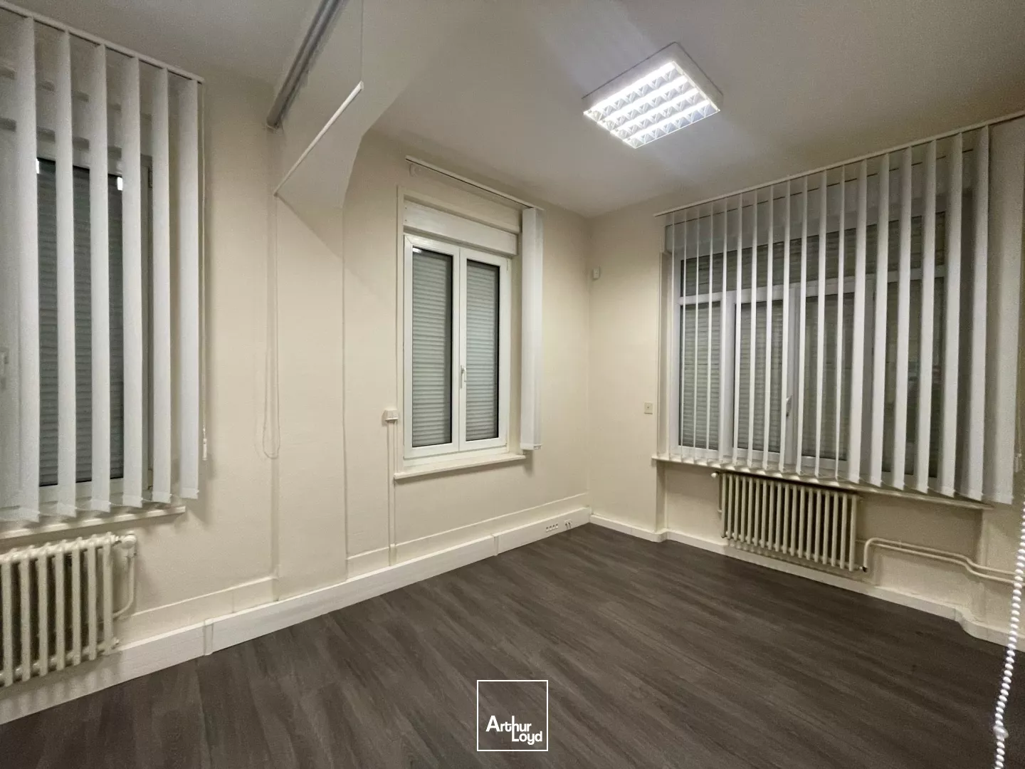 A LOUER - BUREAUX - 167 M2 - SAINT-QUENTIN.