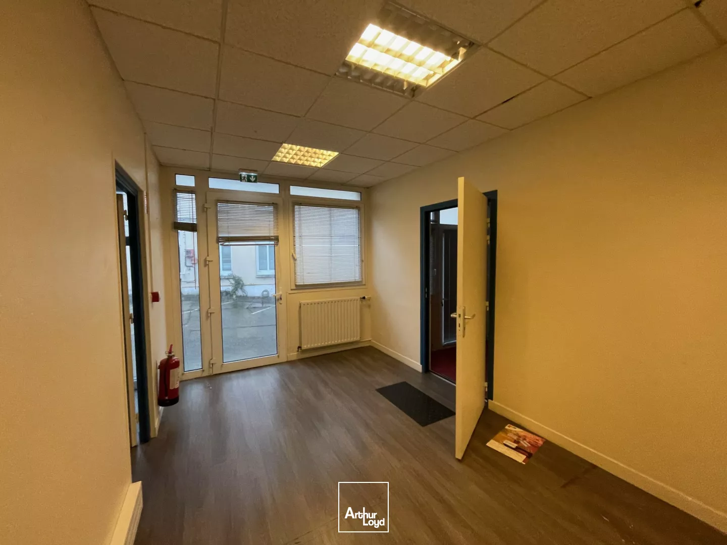 A LOUER - BUREAUX - 167 M2 - SAINT-QUENTIN.