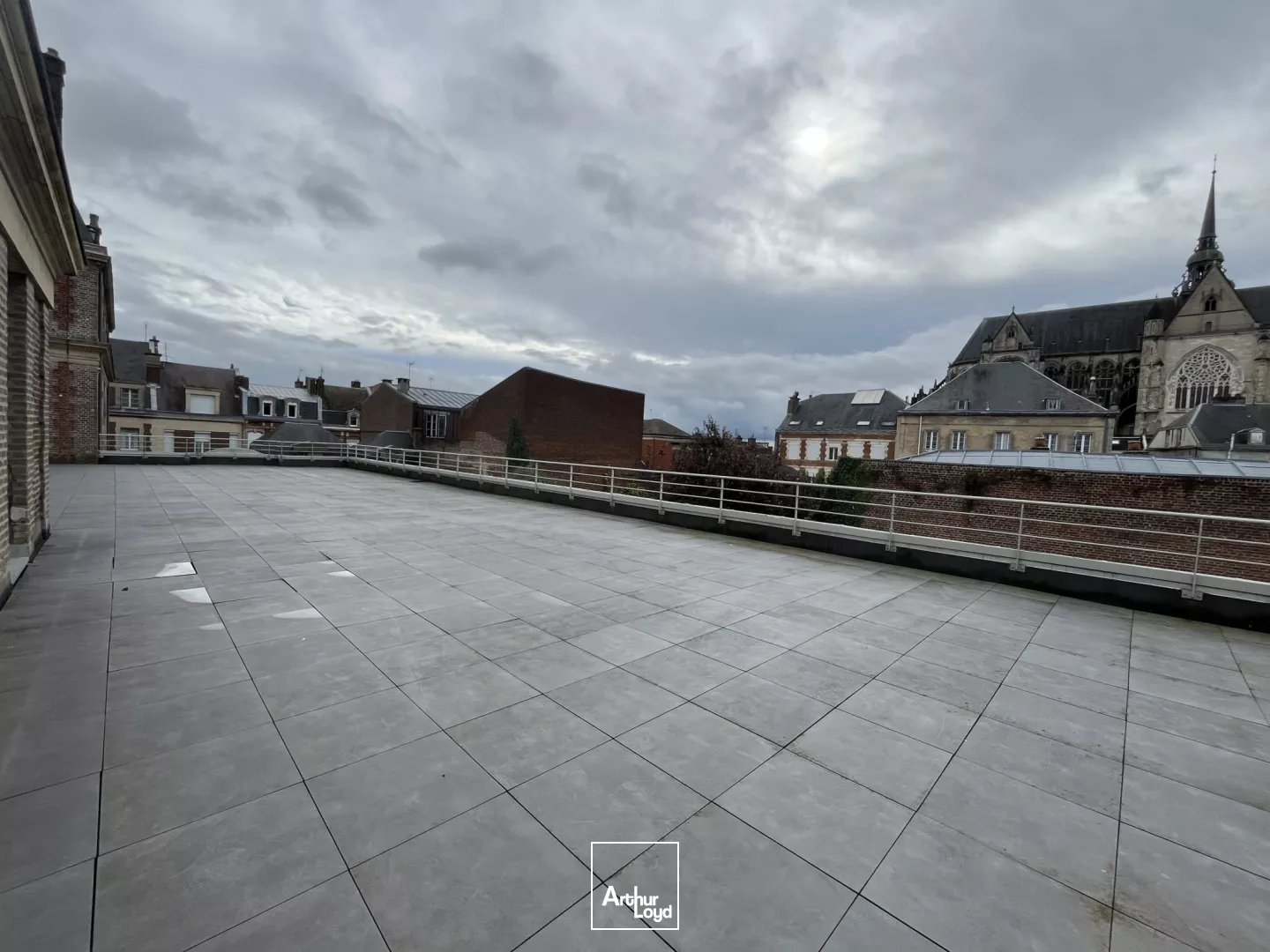 BUREAUX - A LOUER - 170 m2 - CENTRE VILLE DE SAINT QUENTIN