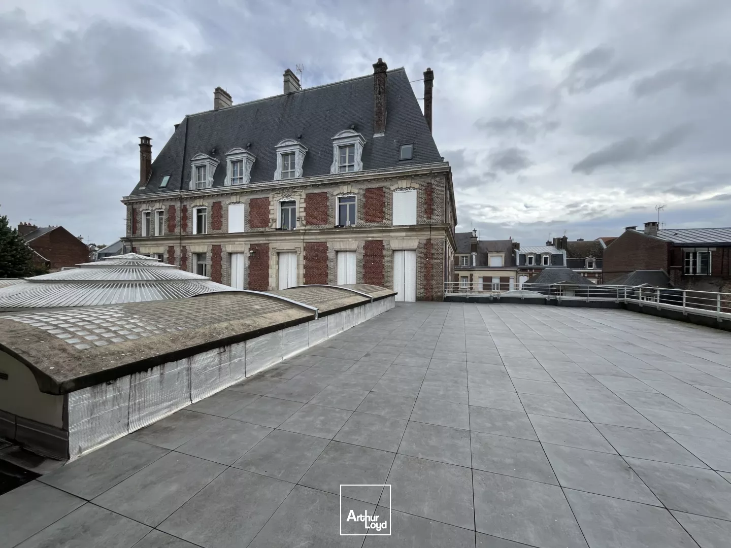 BUREAUX - A LOUER - 170 m2 - CENTRE VILLE DE SAINT QUENTIN