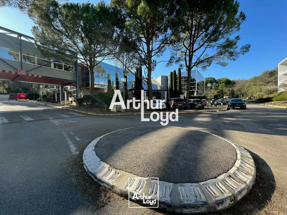 Bureaux cloisonnés à louer 297 m² Sophia Antipolis