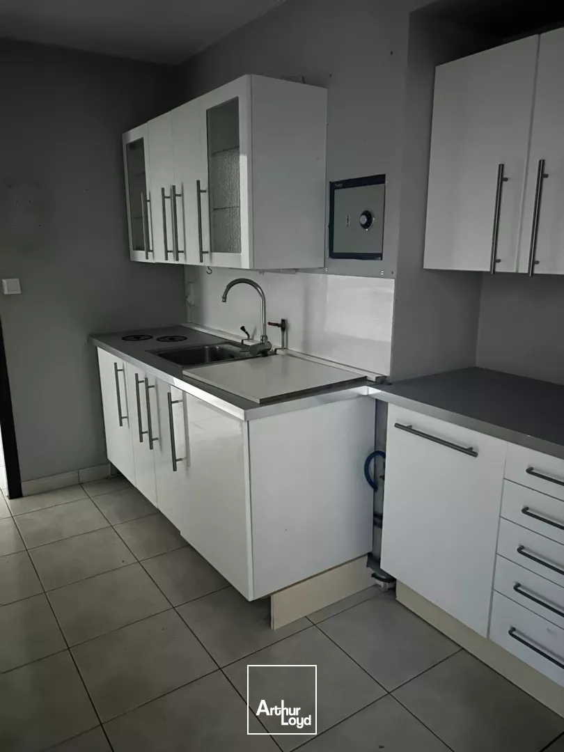 Local avec vitrine à louer sur un axe commercial de Périgueux