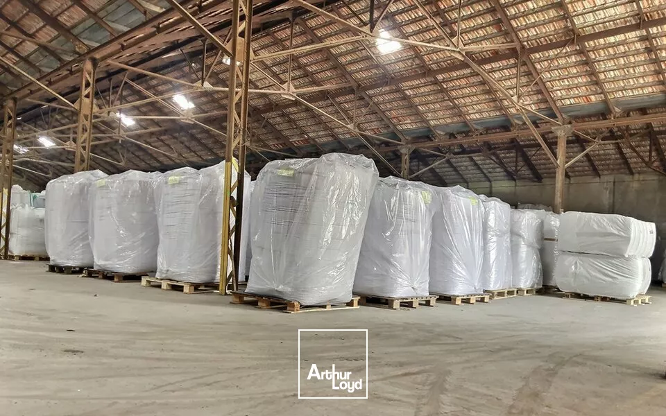 ENTREPOT - ATELIER à LOUER de 1500 m²