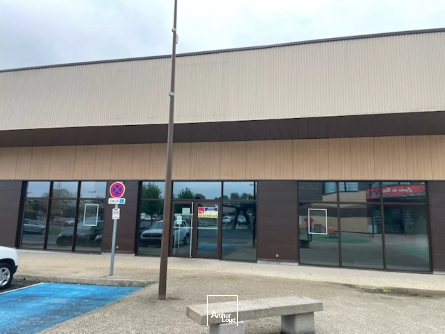 CELLULE COMMERCIALE - 735 m2 - A LOUER - RETAIL PARK SOISSONS