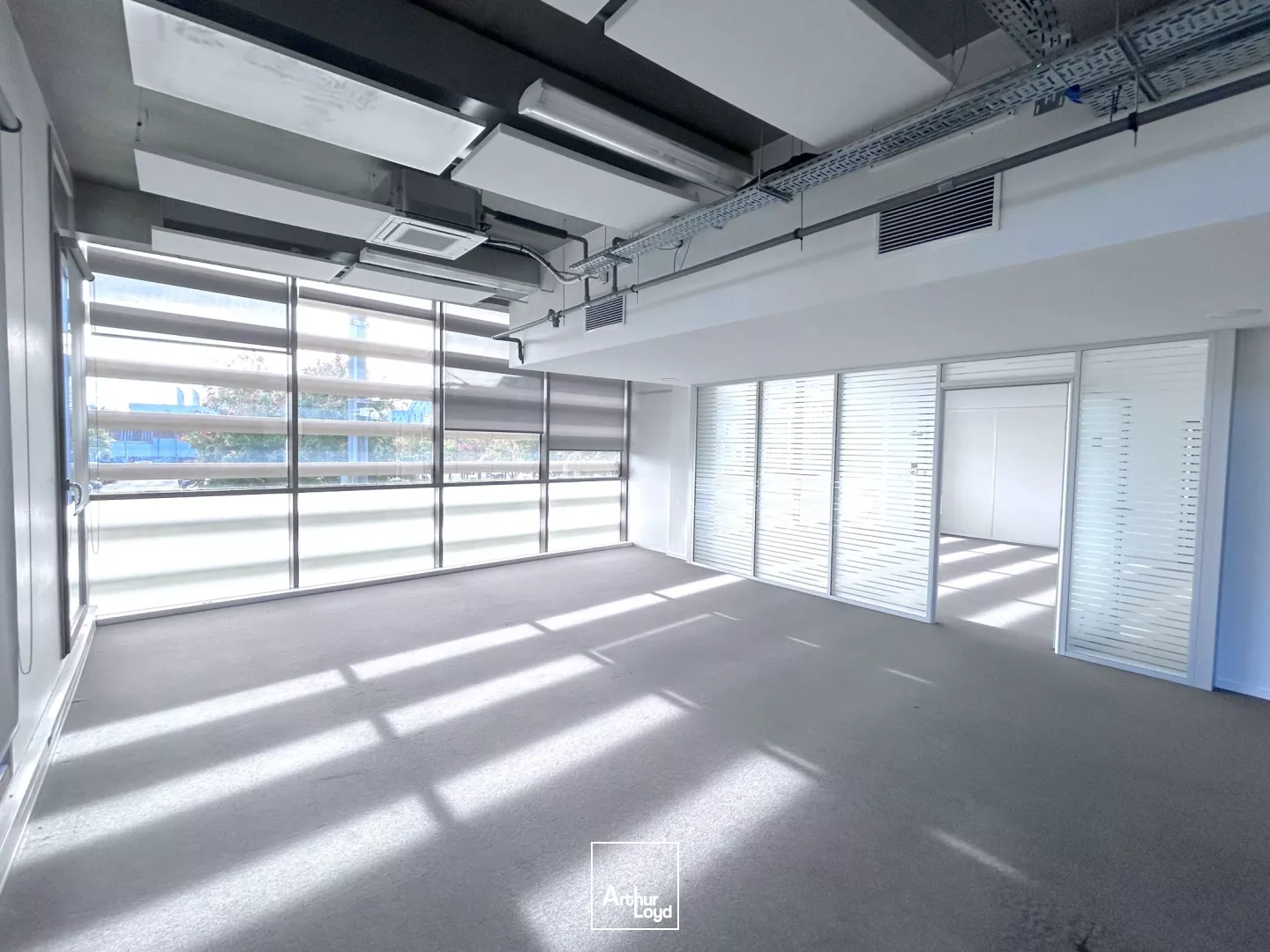 À louer - Bureaux à partir de 344 m² - Bordeaux Bassins à Flots