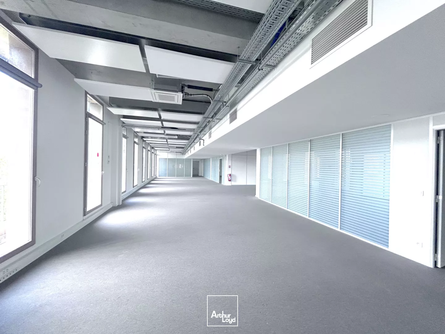 À louer - Bureaux à partir de 344 m² - Bordeaux Bassins à Flots