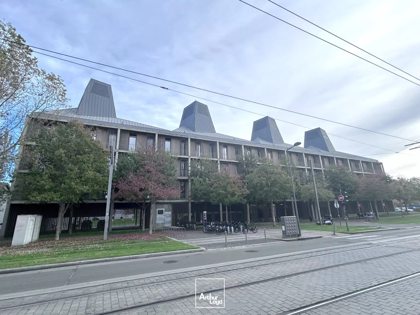 À louer - Bureaux à partir de 344 m² - Bordeaux Bassins à Flots