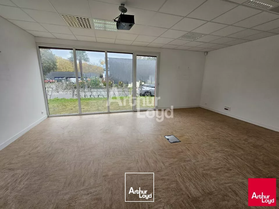 ANGERS OUEST BATIMENT INDEPENDANT DE 330 M² A VENDRE