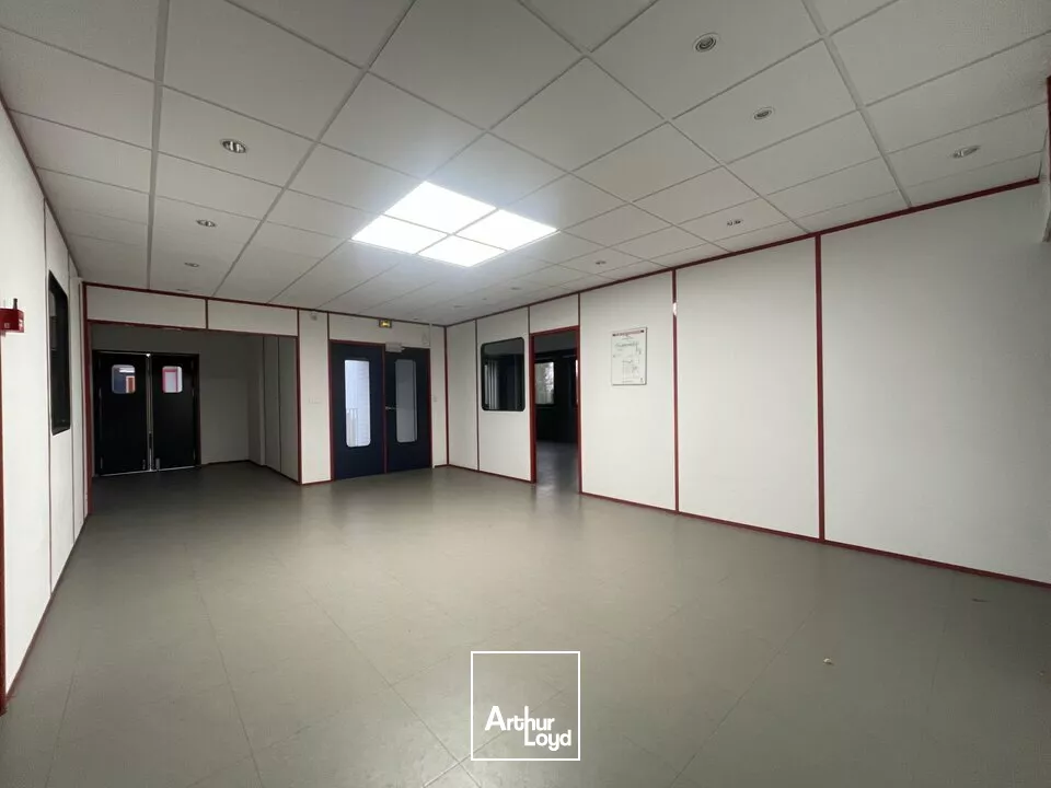 A LOUER - GONFREVILLE L'ORCHER - BUREAUX - 480 m² - 23 PLACES DE STATIONNEMENT 