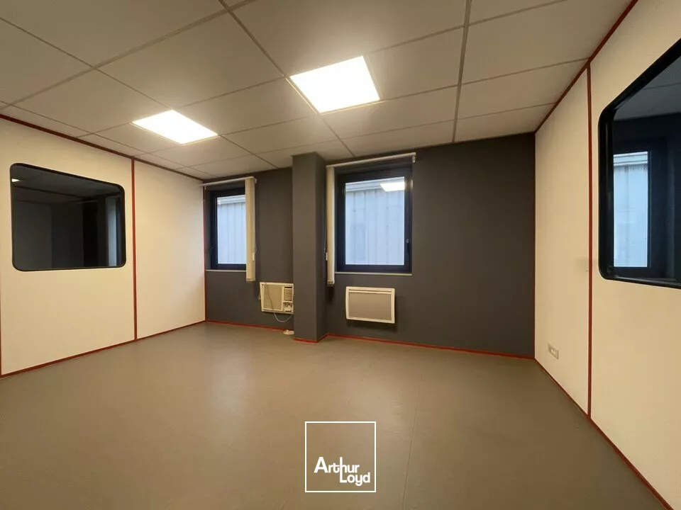 A LOUER - GONFREVILLE L'ORCHER - BUREAUX - 480 m² - 23 PLACES DE STATIONNEMENT 