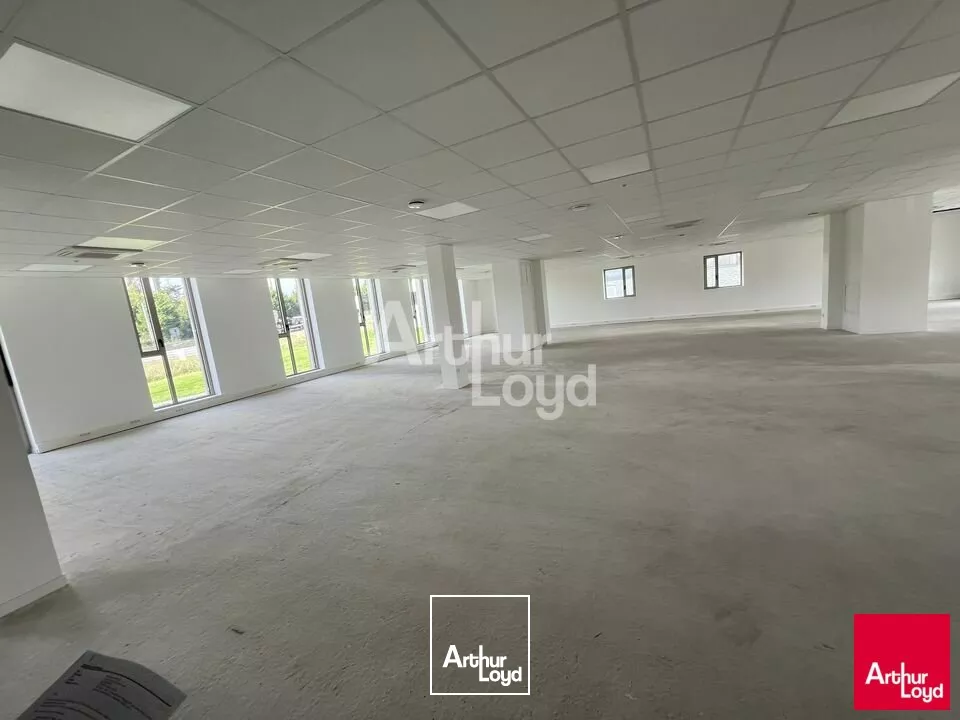 Idéalement situé avec visibilité rocade