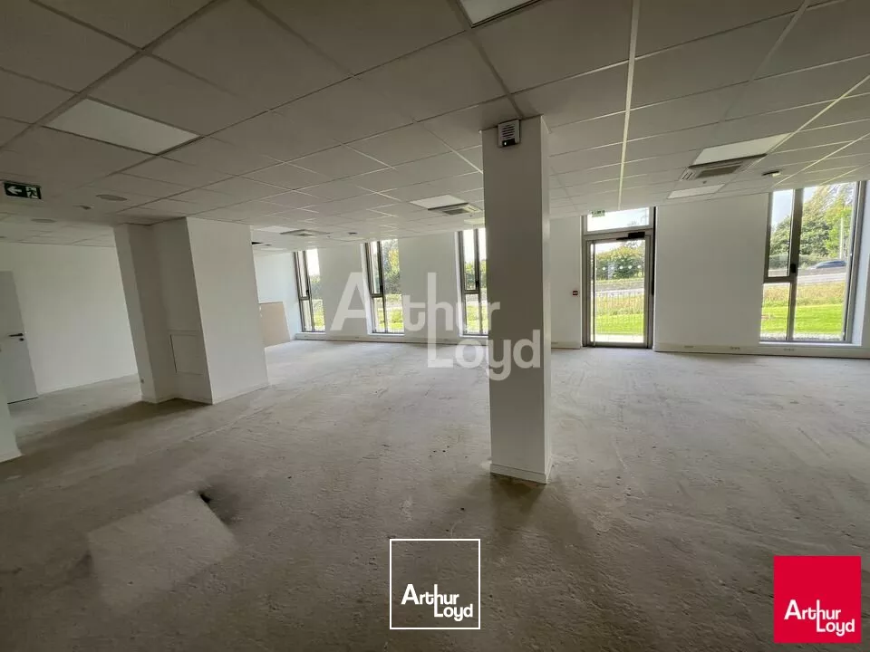 Idéalement situé avec visibilité rocade