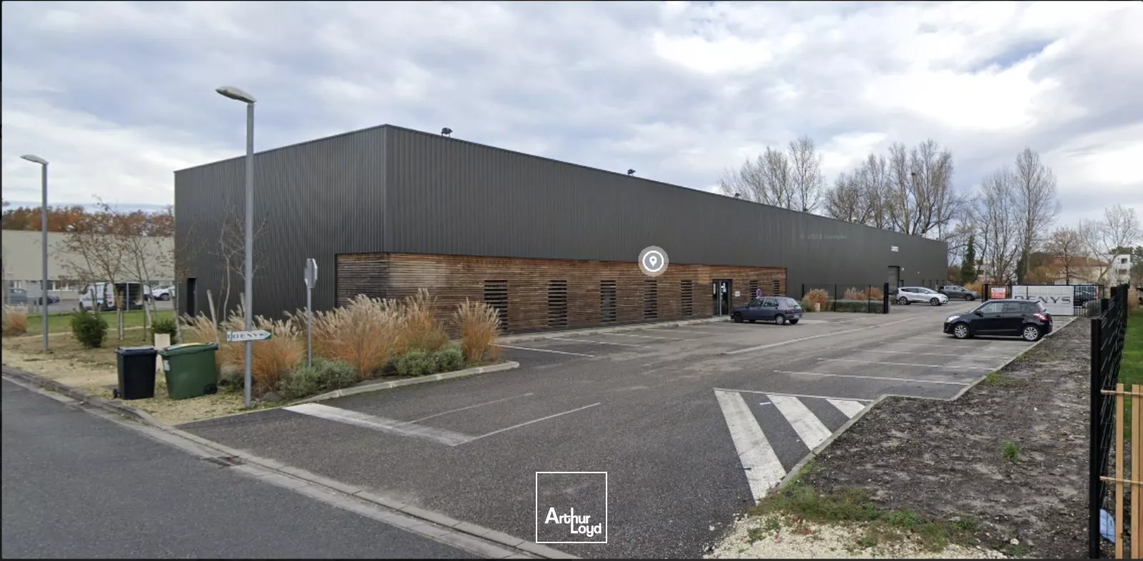 À LOUER - MERIGNAC - LOCAL COMMERCIAL 700 M²