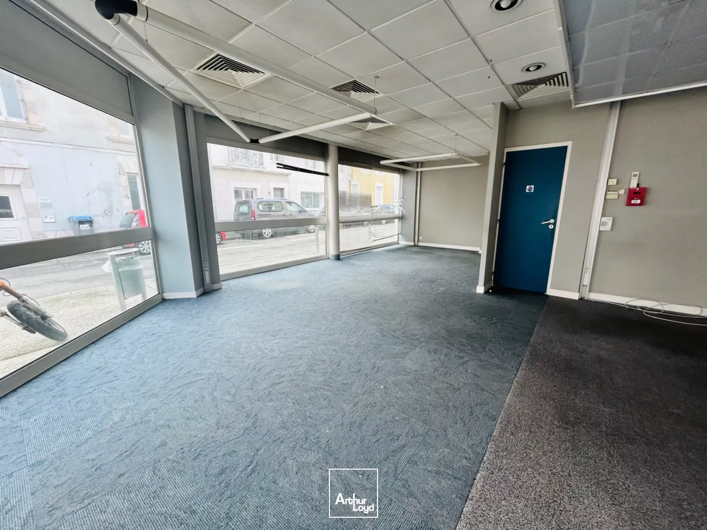 A VENDRE A LOUER LOCAUX ST NAZAIRE 483M2