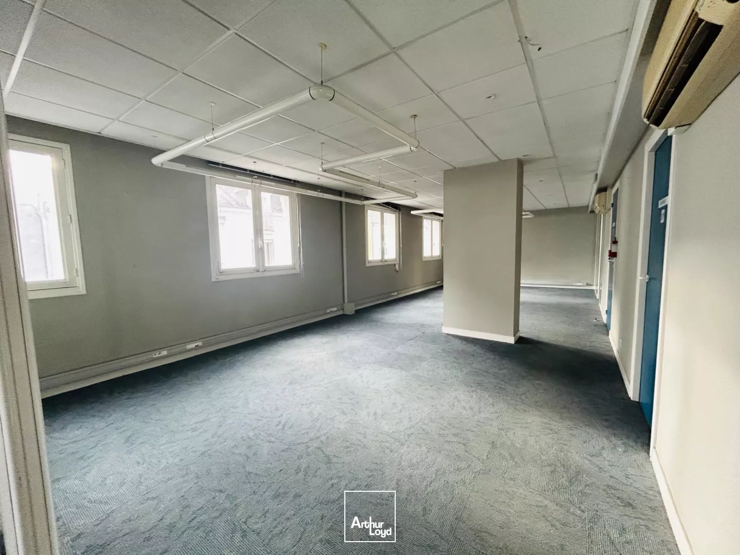 A VENDRE A LOUER LOCAUX ST NAZAIRE 483M2