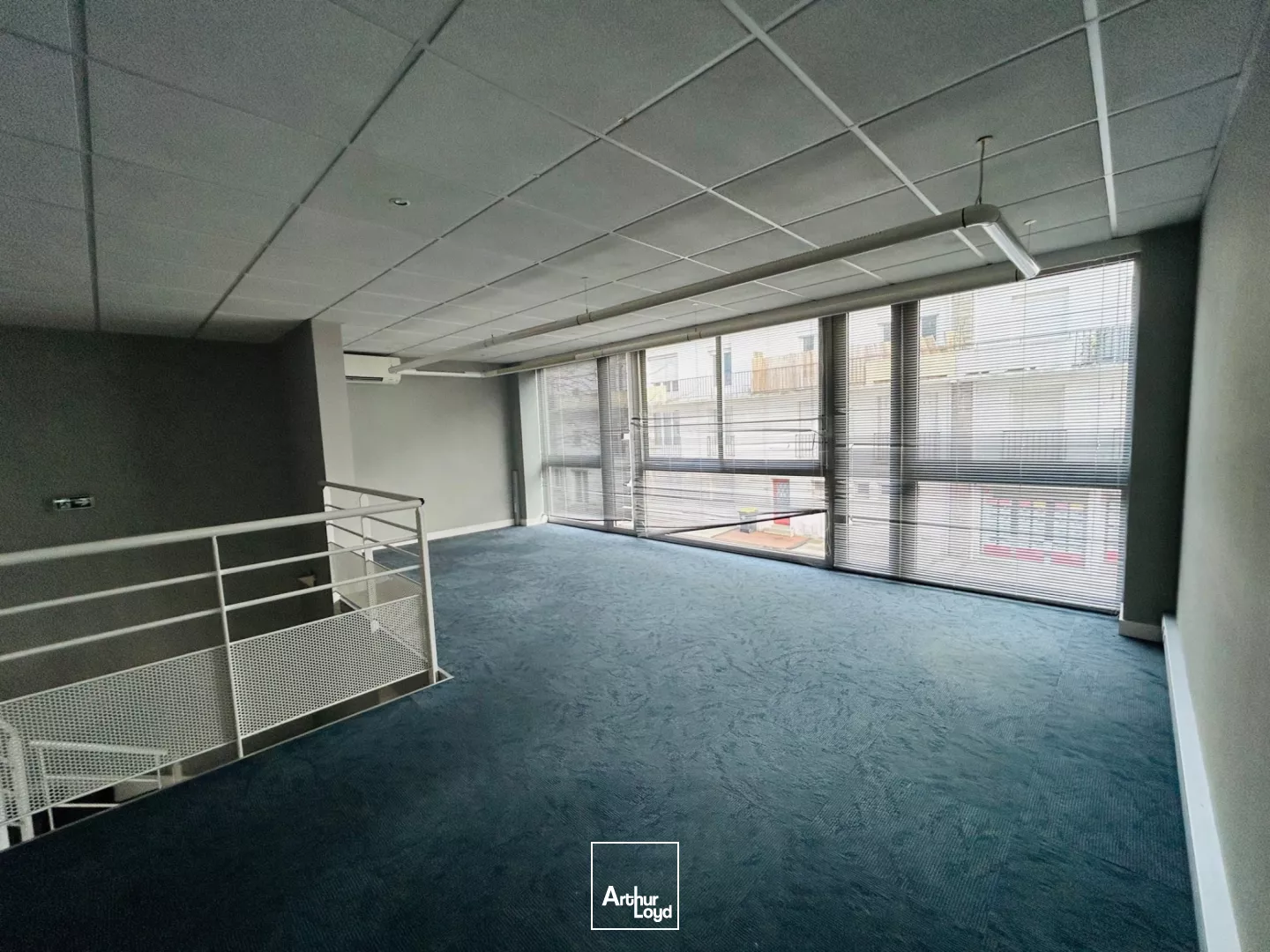 A VENDRE A LOUER LOCAUX ST NAZAIRE 483M2