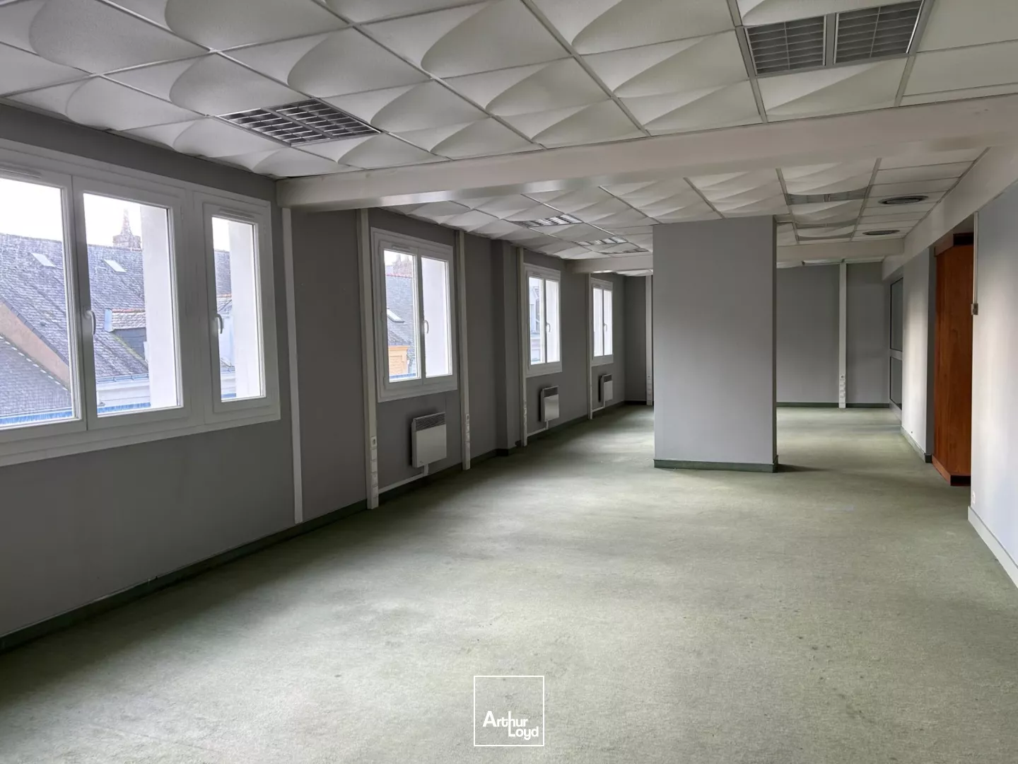 A VENDRE A LOUER LOCAUX ST NAZAIRE 483M2