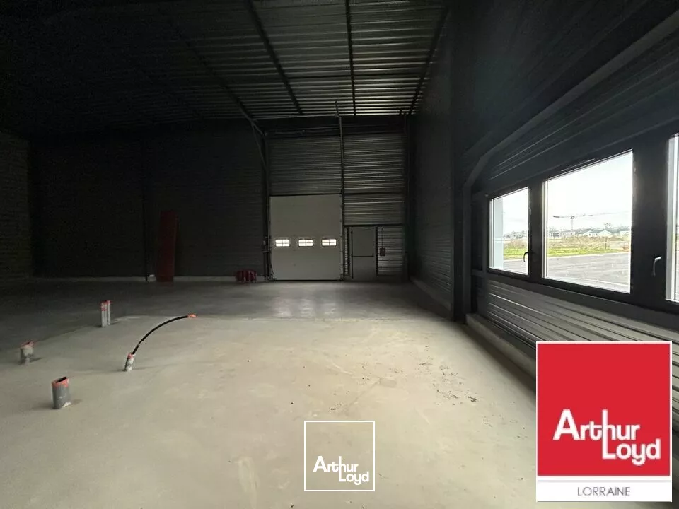 LOCAL D'ACTIVITE - ENTREPOT à LOUER de 200 m²