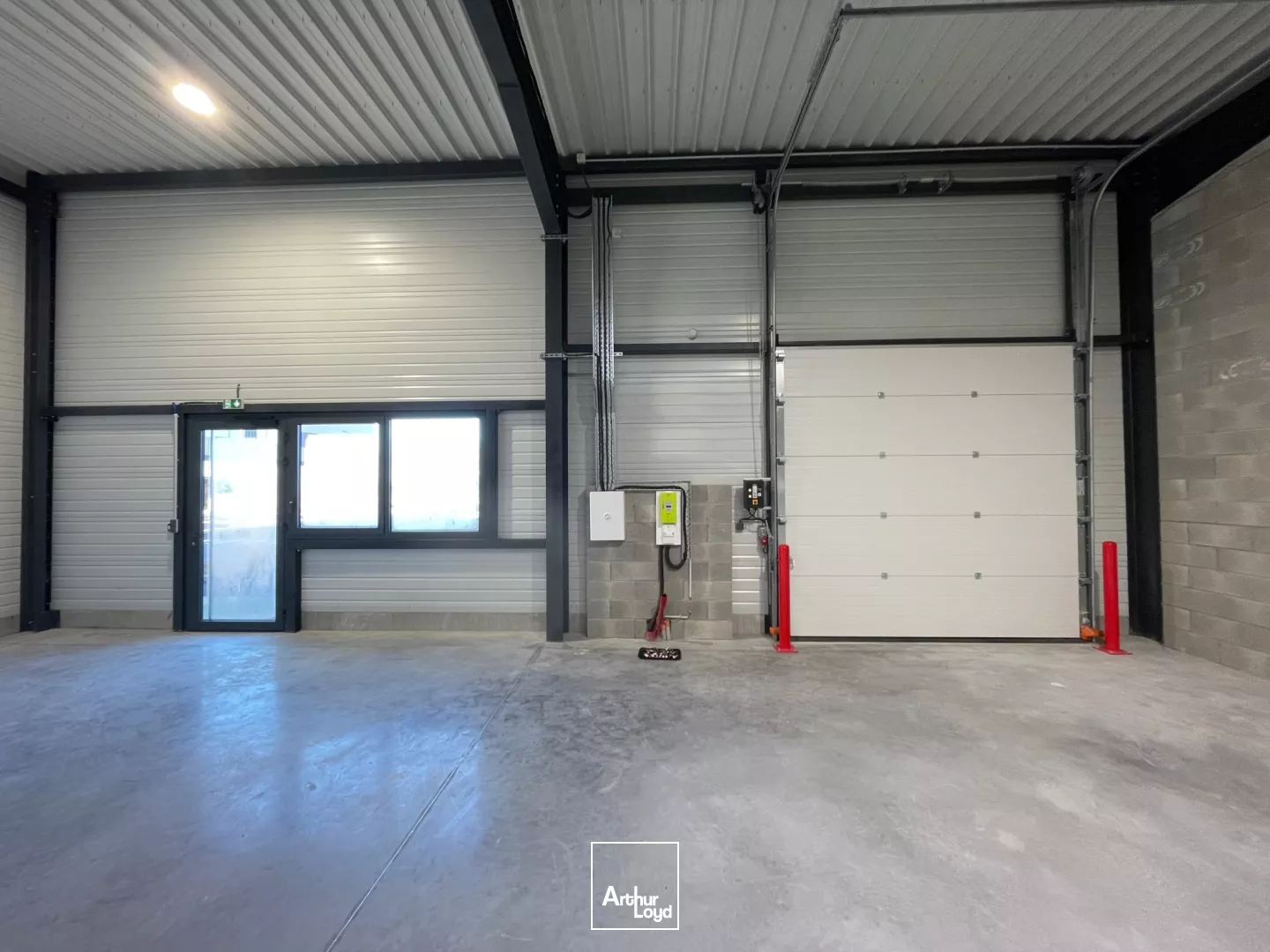 A LOUER - LOCAUX D'ACTIVITÉS NEUFS - 2544 M2 DIVISIBLES - SAINT-QUENTIN