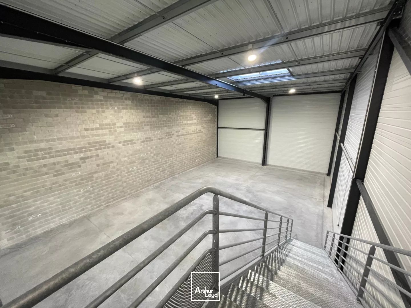 A LOUER - LOCAUX D'ACTIVITÉS NEUFS - 2268 M2 DIVISIBLES - SAINT-QUENTIN