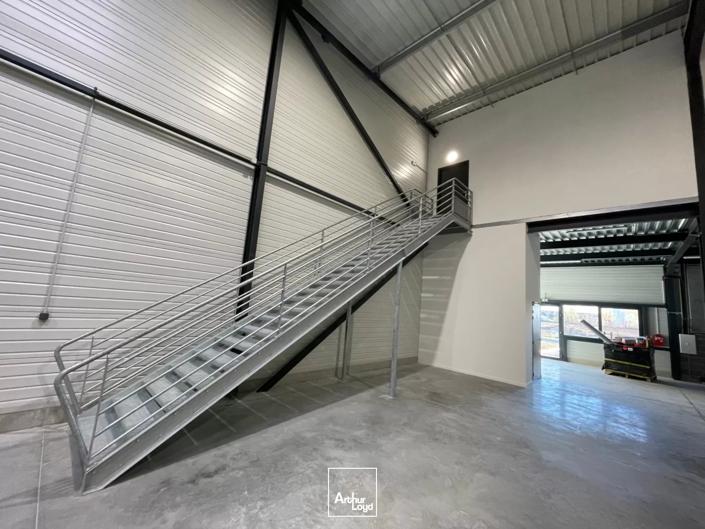 A LOUER - LOCAUX D'ACTIVITÉS NEUFS - 2268 M2 DIVISIBLES - SAINT-QUENTIN