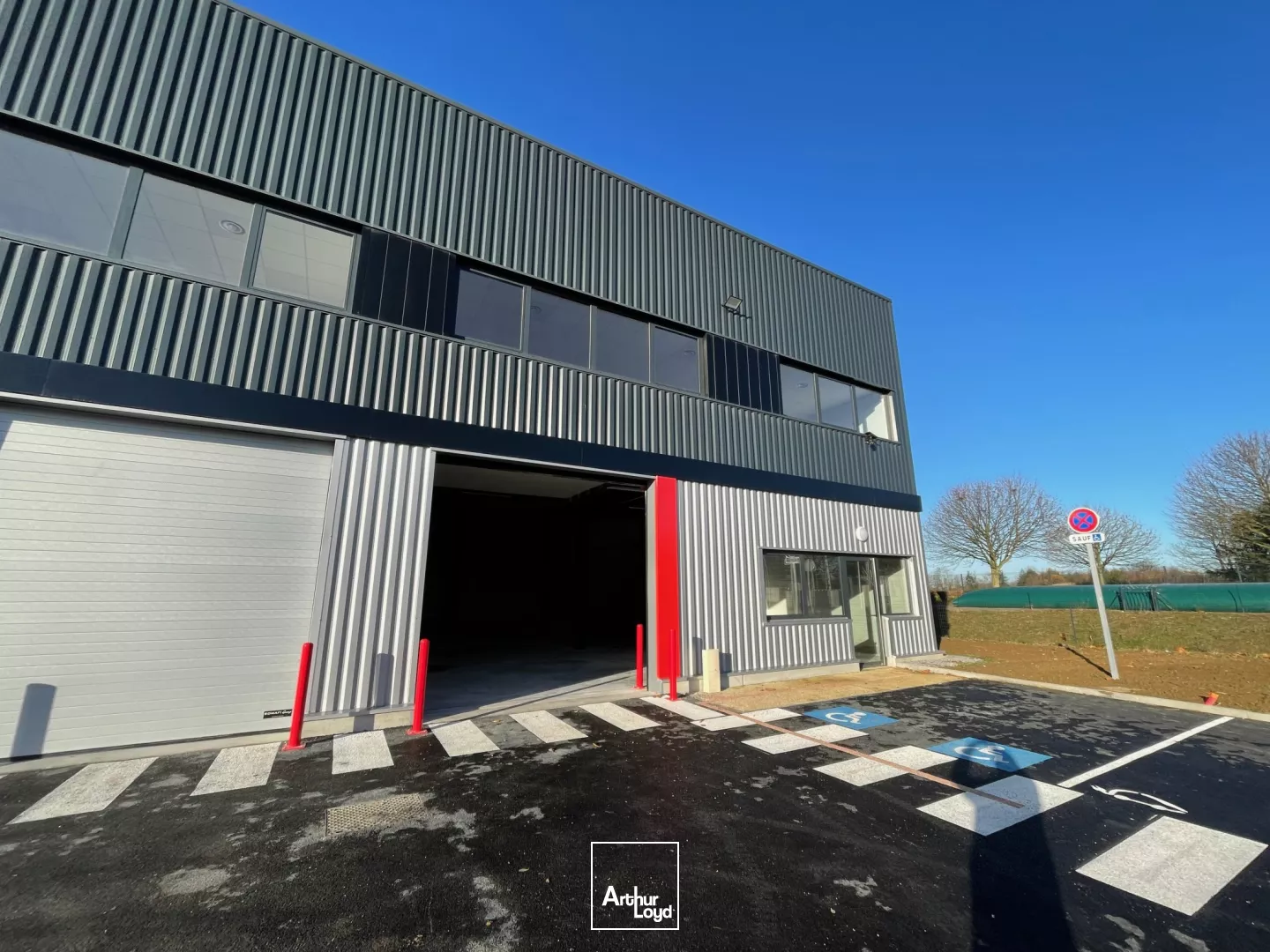 A LOUER - LOCAUX D'ACTIVITÉS NEUFS - 2268 M2 DIVISIBLES - SAINT-QUENTIN