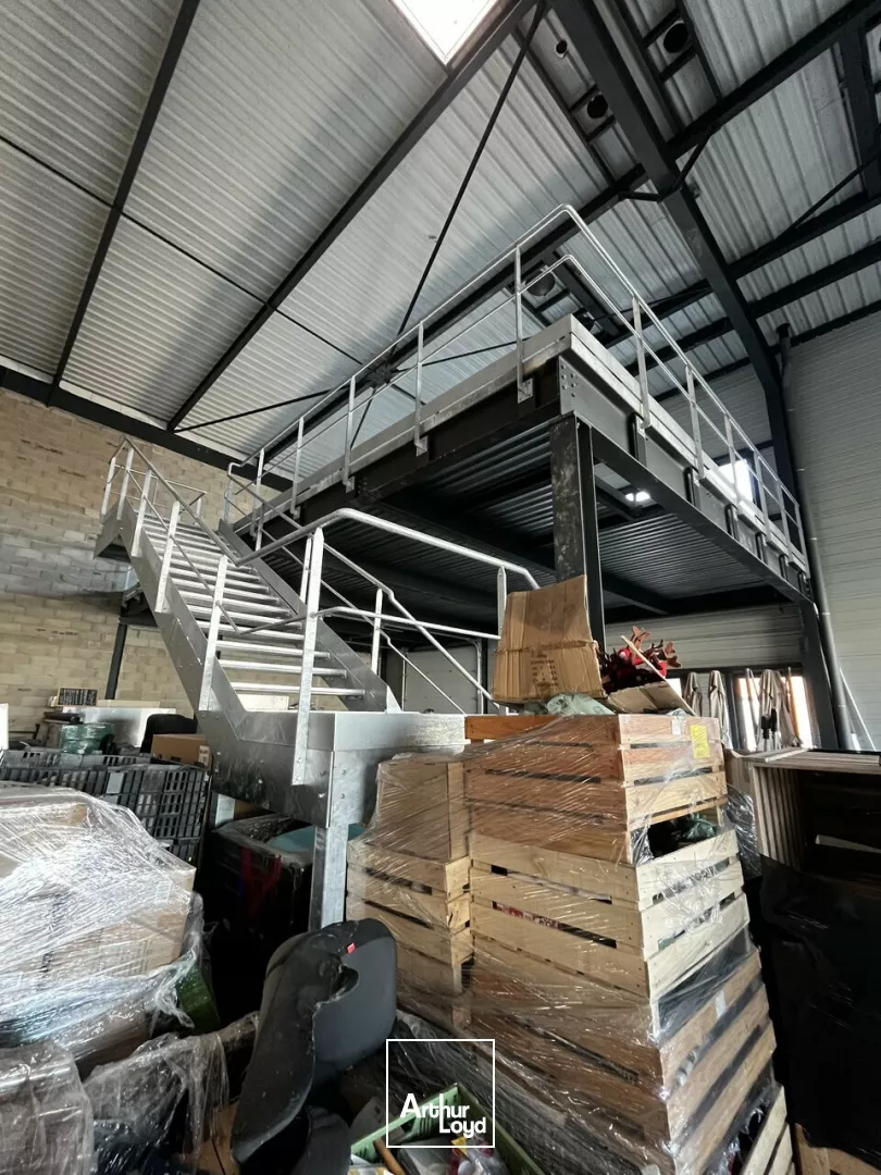 LOCAL D'ACTIVITE - ENTREPOT à LOUER de 680 m²