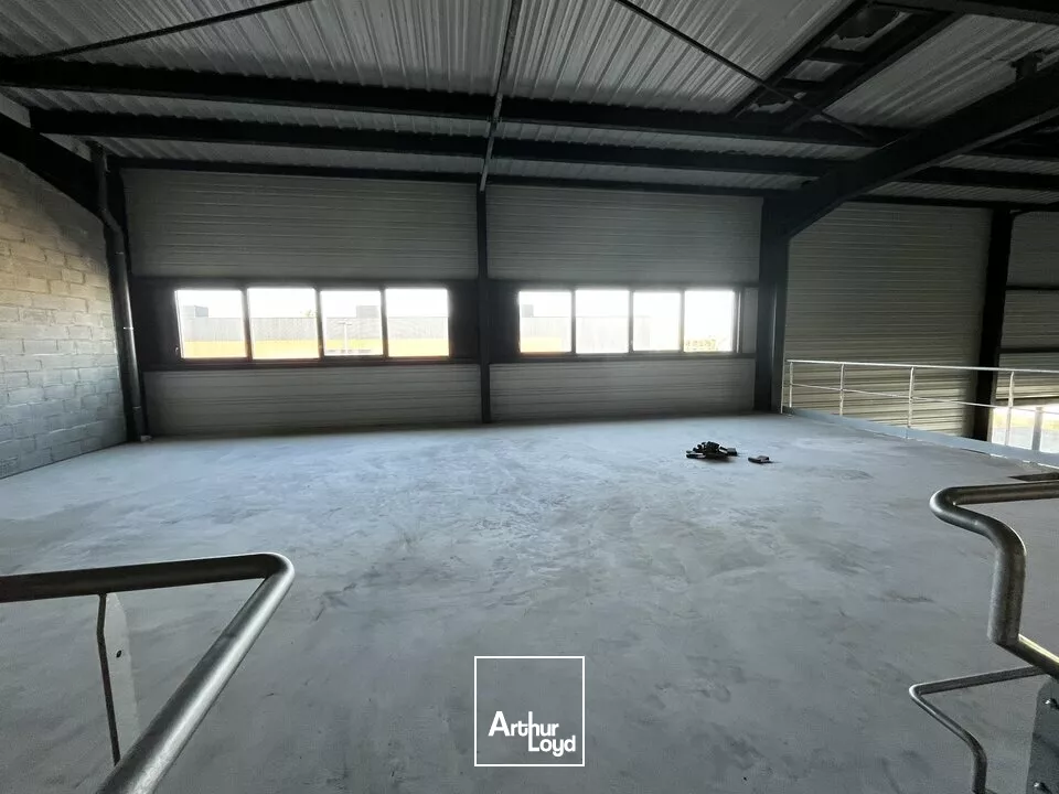 LOCAL D'ACTIVITE - ENTREPOT à LOUER de 680 m²