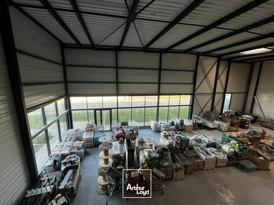 LOCAL D'ACTIVITE - ENTREPOT à LOUER de 680 m²