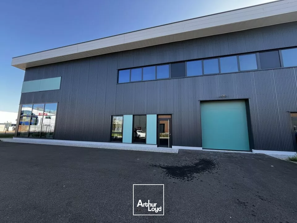LOCAL D'ACTIVITE - ENTREPOT à LOUER de 680 m²