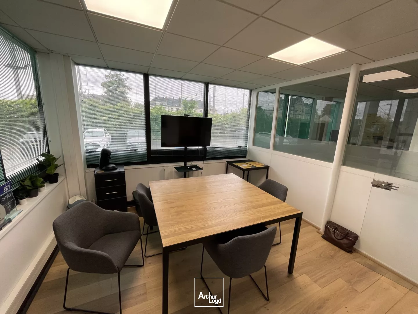 A LOUER A VENDRE BUREAUX 110 M2 COMPIEGNE CENTRE-VILLE