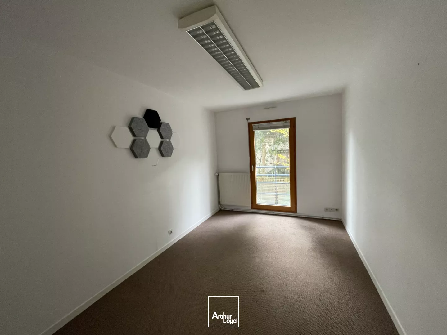 BUREAUX À LOUER-90 M²-QUARTIER MONSELET/PROCÉ