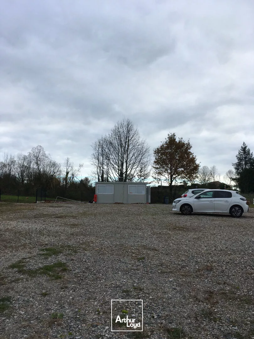 TERRAIN CONSTRUCTIBLE 2 min accès autoroute entre Limoges et Brive