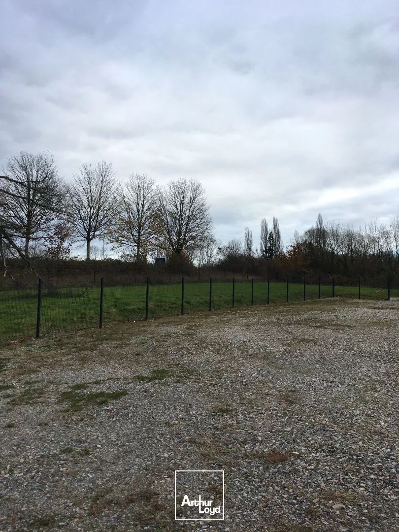 TERRAIN CONSTRUCTIBLE 2 min accès autoroute entre Limoges et Brive