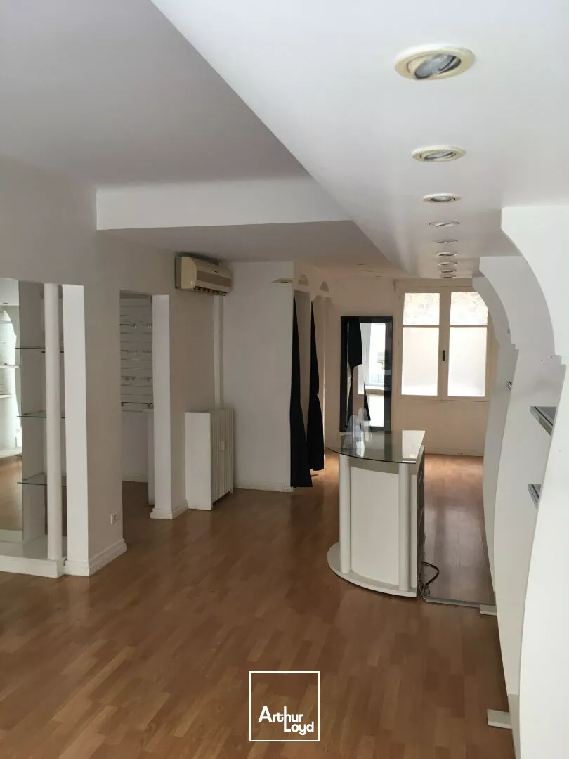 Hyper centre-ville de Limoges, local commercial à louer