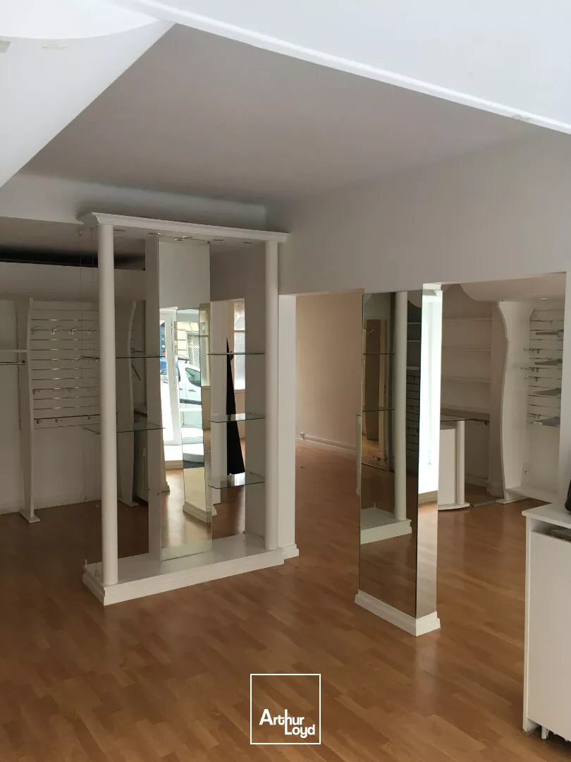 Hyper centre-ville de Limoges, local commercial à louer