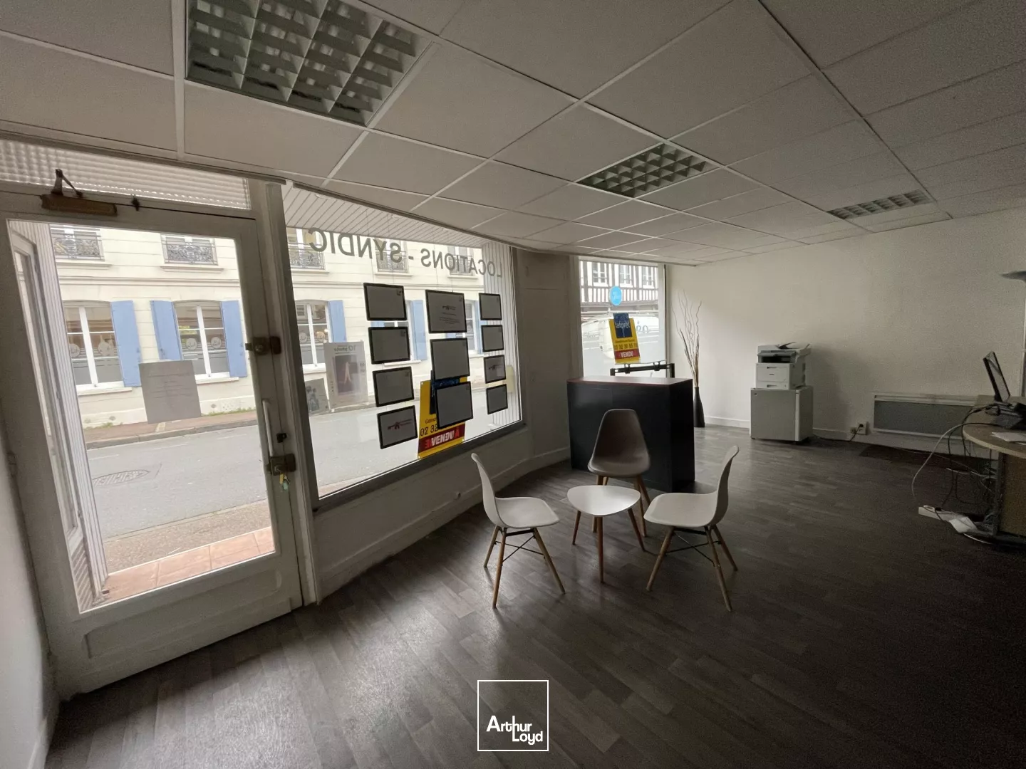 Locaux commerciaux à vendre à CONCHES EN OUCHE 27190