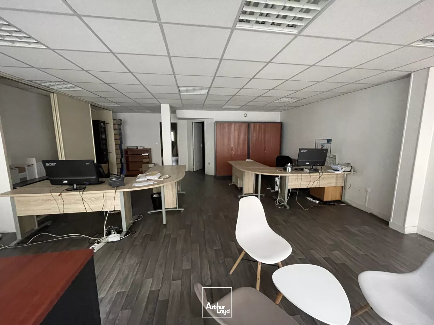 Locaux commerciaux à vendre à CONCHES EN OUCHE 27190