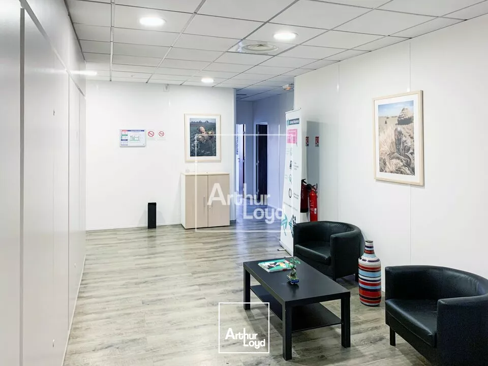 Bâtiment indépendant, bureaux de bonne facture