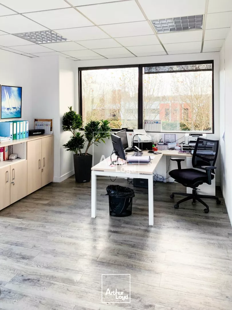 Bâtiment indépendant, bureaux de bonne facture