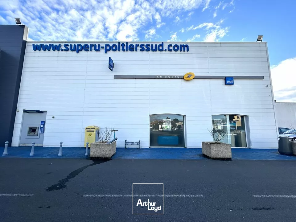 EMPLACEMENT DE CHOIX - À LOUER LOCAL COMMERCIAL - ZONE COMMERCIALE DE POITIERS SUD