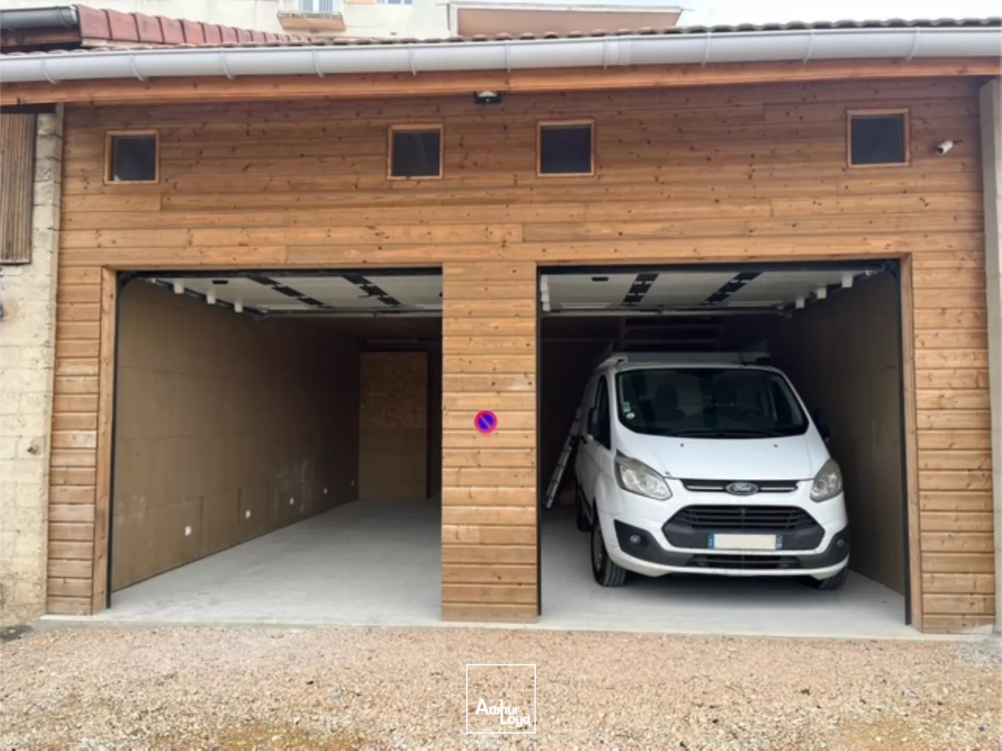 LOCAL D'ACTIVITE OU DE STOCKAGE