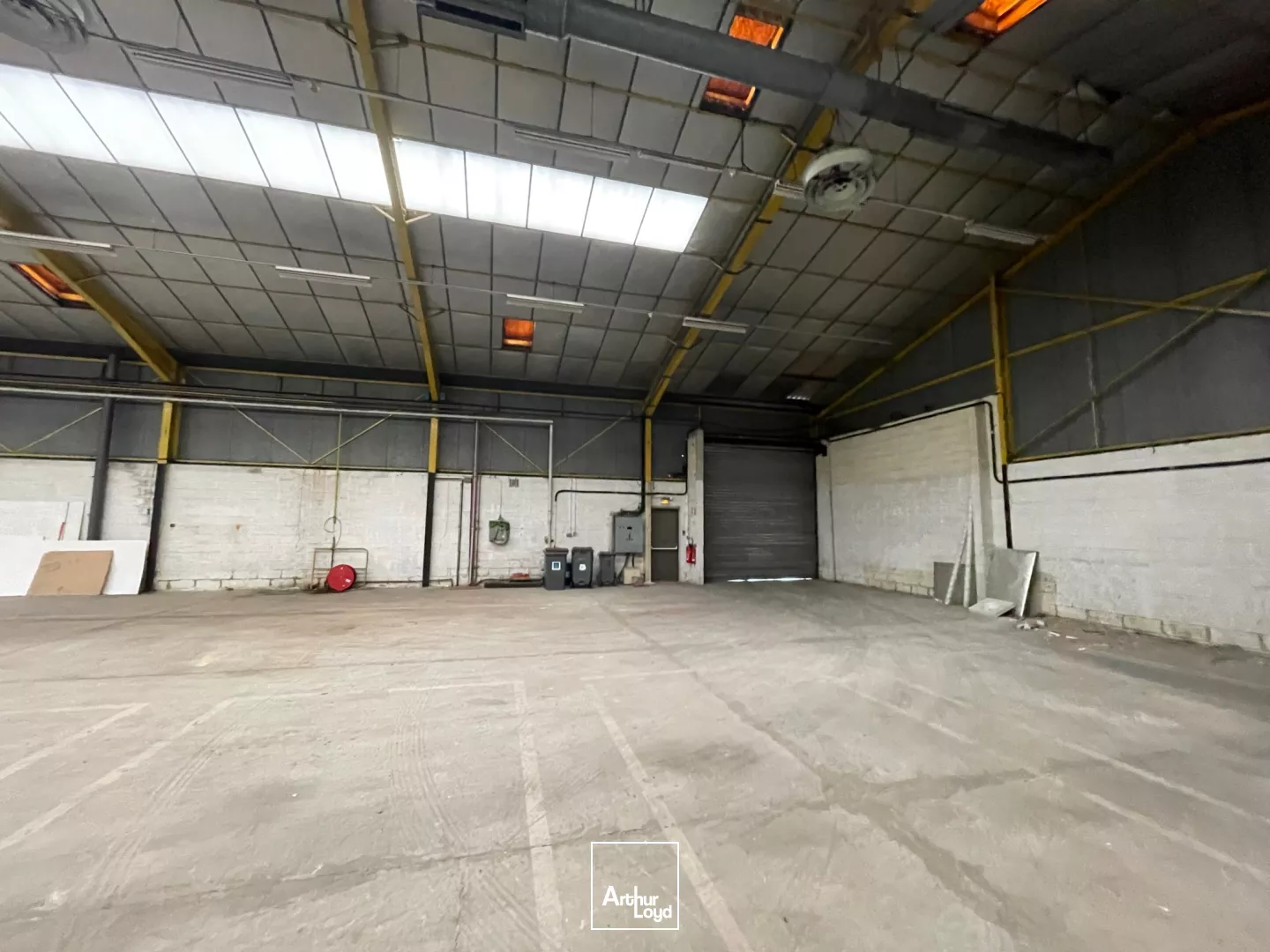 LOCAUX D'ACTIVITÉ - A VENDRE- 1000 M2 - SAINT-QUENTIN :