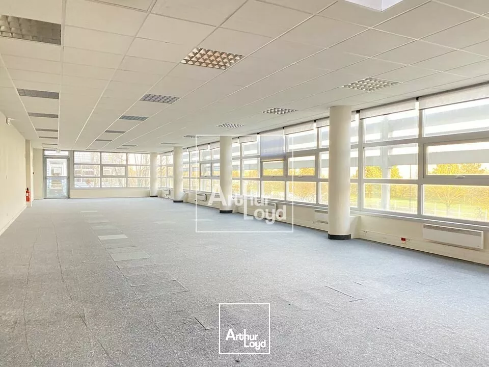 Belles cellules d' activité à louer - COMBS LA VILLE