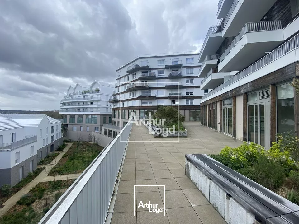 Bureaux neufs au pied de la gare