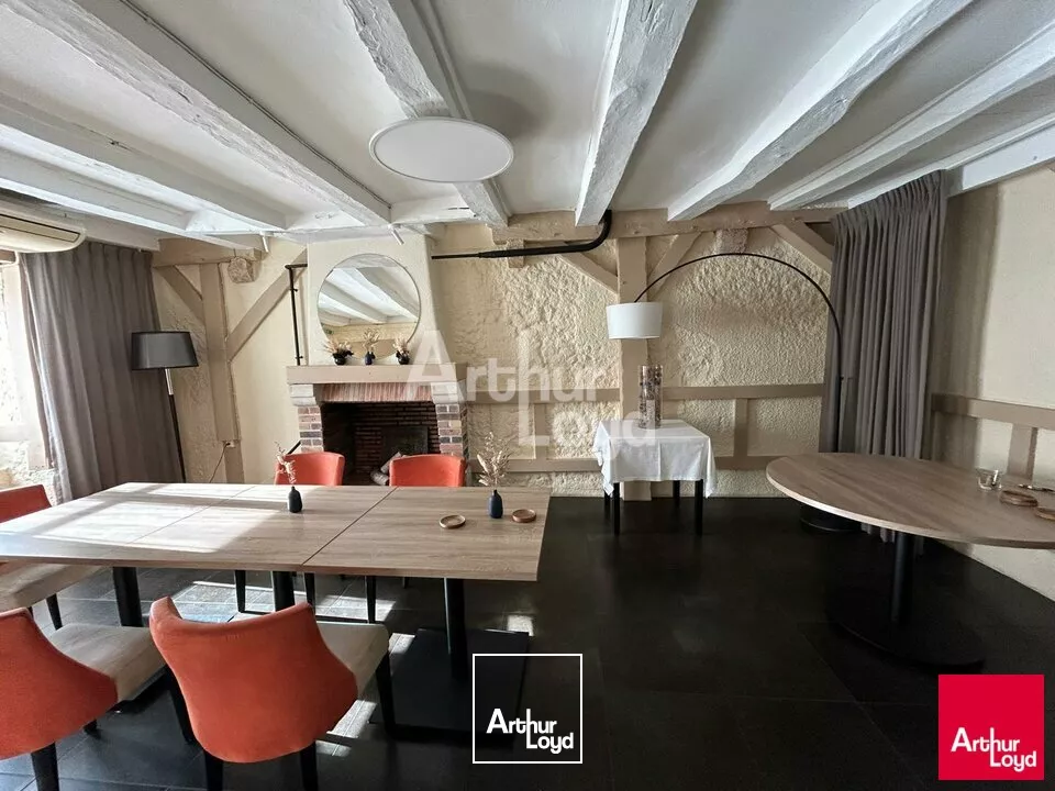 CELLETTES - LOCATION LOCAL COMMERCIAL DE 231 M² - AXE PASSANT